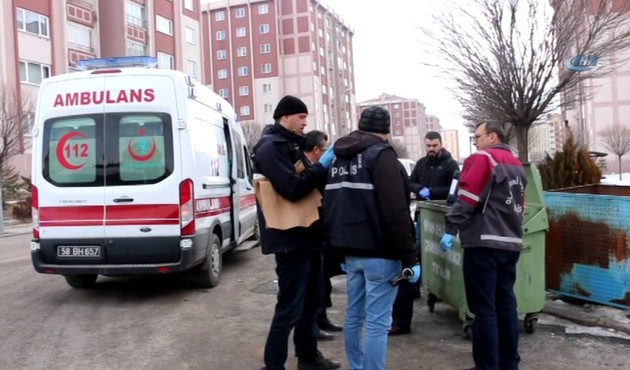 Bunu yapan insan olamaz! Bebek cesedini çöpe bıraktılar!