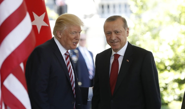 Türkiye'nin bir kolundan Rusya diğer kolundan ABD çekiyor...