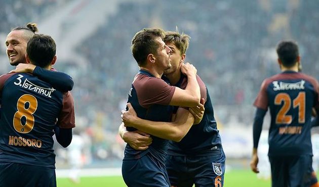 Arda Turan golle döndü! Başakşehir fark attı...