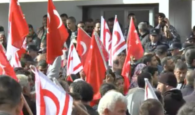 Erdoğan dün Kıbrıs Türklerine çağrı yapmıştı... Vatandaş bugün kapısına dayandı! / VİDEO