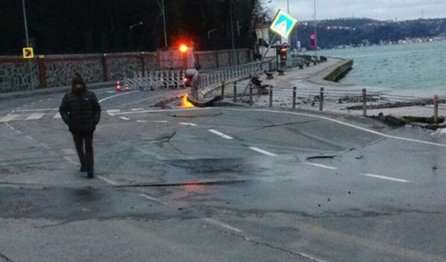 Son dakika haber... İstanbul'da kilit önemdeki yol çöktü! / VİDEO