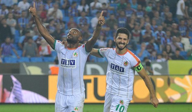 Fenerbahçe ile Başakşehir yıldız futbolcu için karşı karşıya geldi