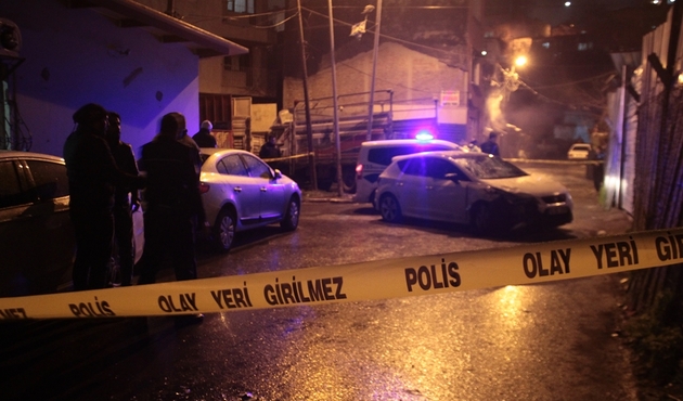 Polisin kovaladığı zanlıya otomobil çarptı...