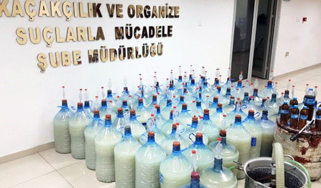 Emekli öğretmen evinde kaçak viski üretirken yakalandı!