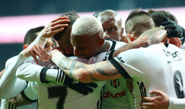 Kartal yüksekten uçuyor!