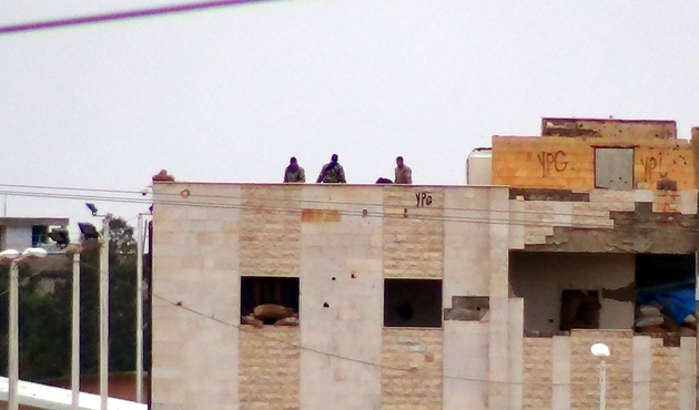 Telabyad'da  PYD/PKK'lı teröristler böyle görüntülendi..