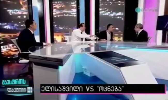 Siyasetçiler canlı yayında tekme tokat kavga etti (VİDEO)