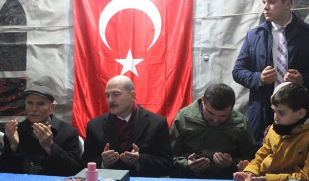 Bakan Soylu, Şehit astsubayın baba evini ziyaret etti!