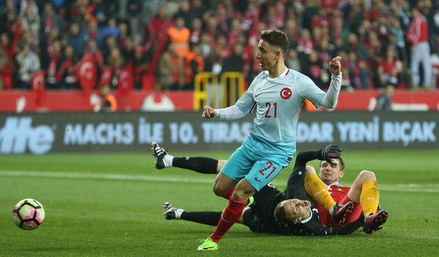 Emre Mor sosyal medyayı salladı!