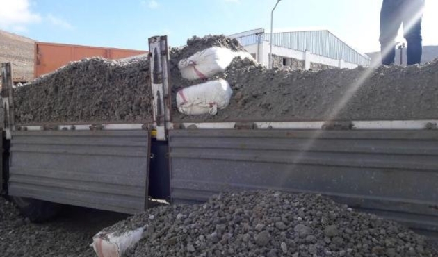 Çakıl yüklü TIR'da 500 kilo esrar ele geçirildi...