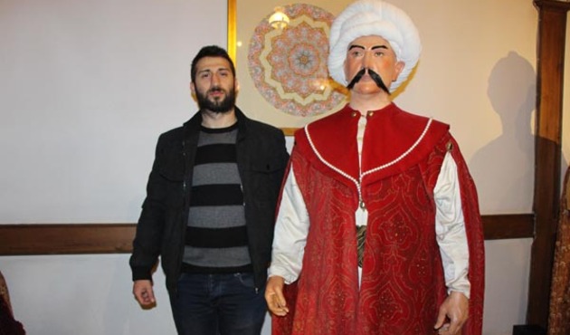 Osmanlı şehzadesi dedelerinin izinde! O ilde askerlik yapacak...