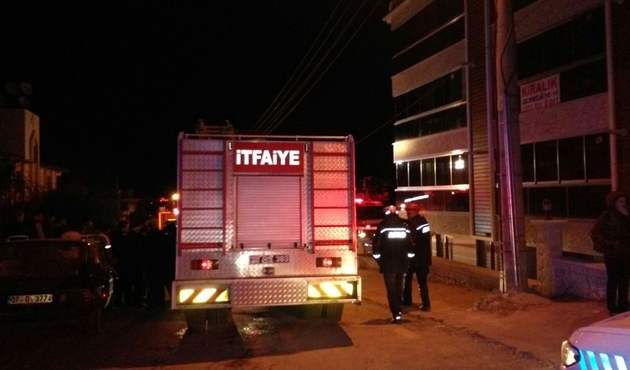 Denizli'de apartmanda patlama: 2 yaralı...