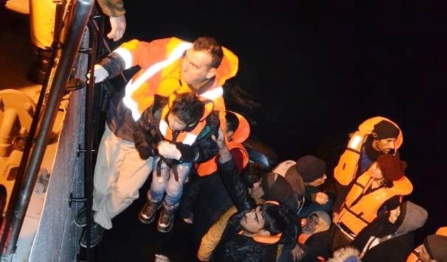 Yunan adalarına kaçmaya çalışan 105 göçmen yakalandı...