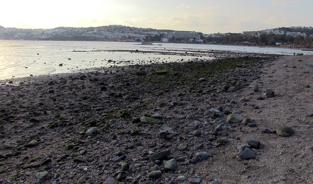 Bodrum'da deniz yaklaşık 10 metre çekildi...