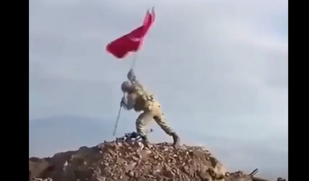 Komandolar, Darmık Dağı'na Türk Bayrağını dikti! / VİDEO