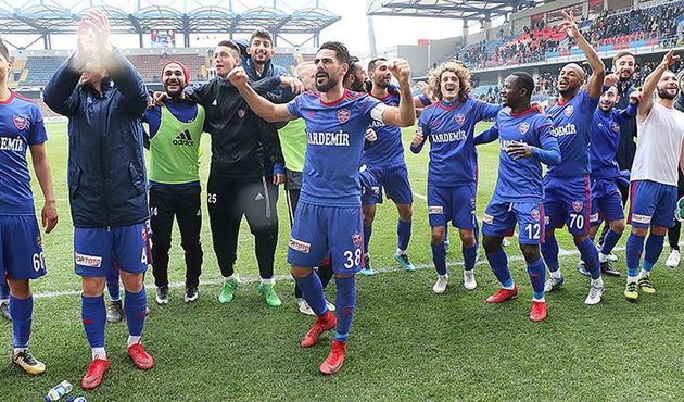 Karabükspor evinde güldü