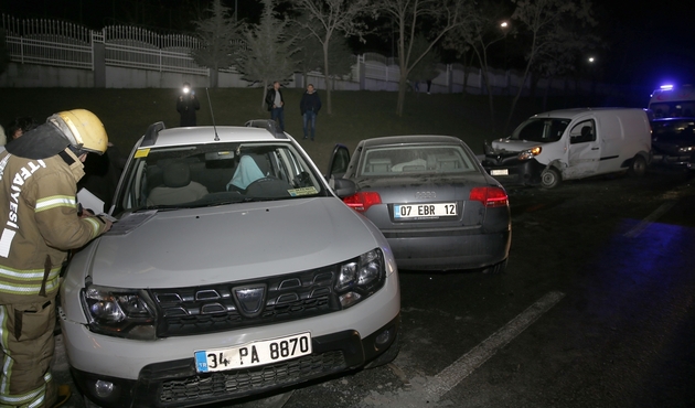 TEM Otoyolu'nda zincirleme kaza: 12 yaralı...