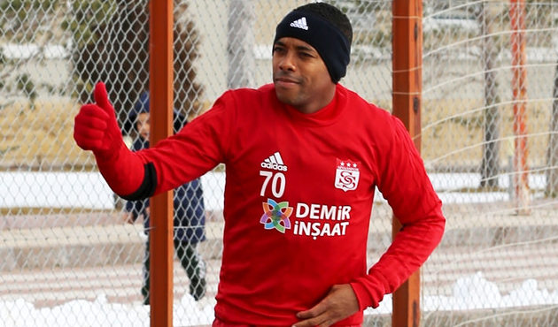 Robinho Sivas'ta dondu kaldı!