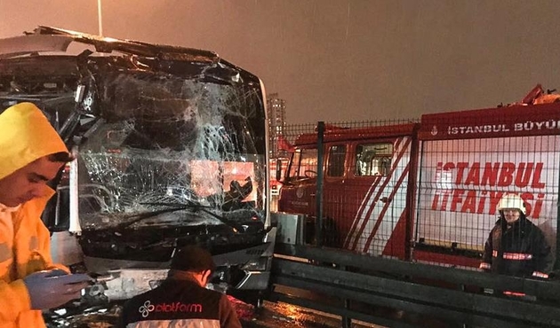 Haramidere'de metrobüs kazası: 22 yaralı/VİDEO...