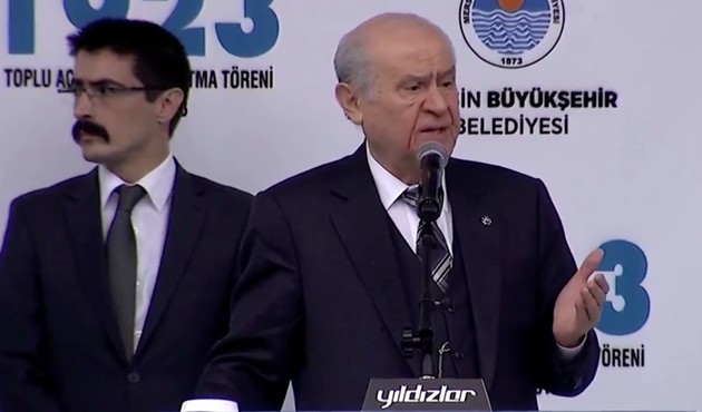"PYD'ye 'terör örgütü' diyemeyenler mazbatalı teröristtir"