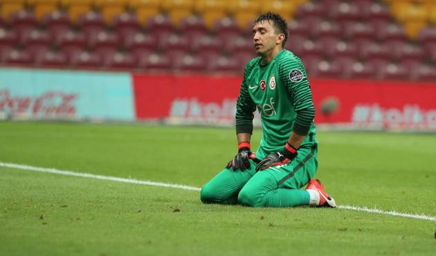 Muslera'dan kötü haber...
