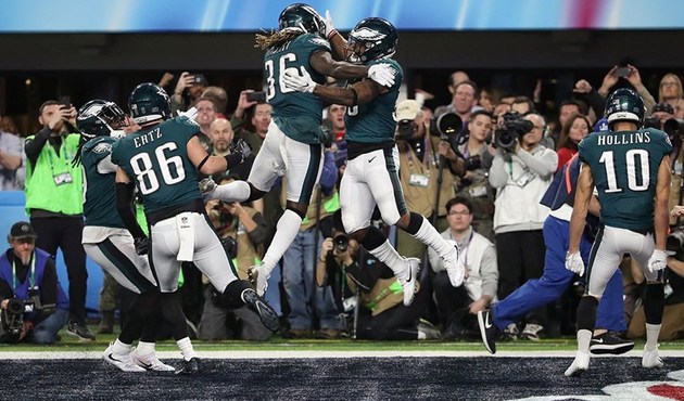 Super Bowl'da kazanan Kartallar oldu!