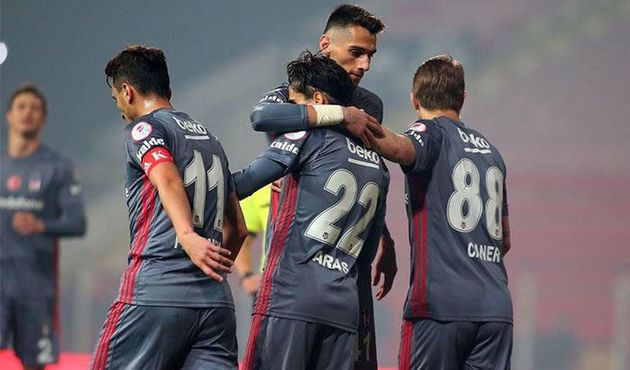 Beşiktaş'ta iki ismin lisanları çıkartılmadı!