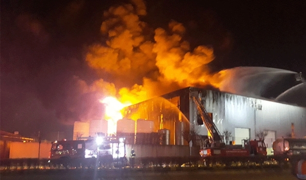 Kocaeli'de parfüm fabrikasında büyük yangın!