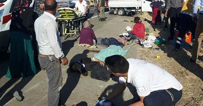 Suriyeli işçileri taşıyan kamyonet kaza yaptı: Ölü ve yaralılar var