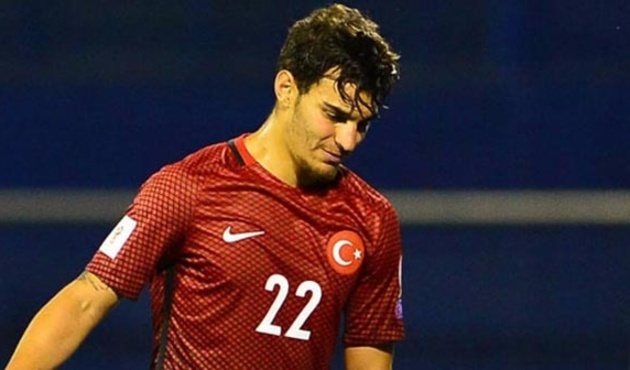 Kaan Ayhan sözleşmeyi imzaladı!