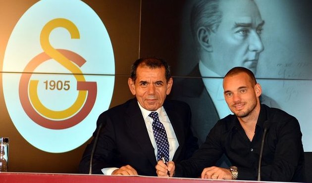 Galatasaray'dan Sneijder'in babasına 200 bin Euro harçlık!
