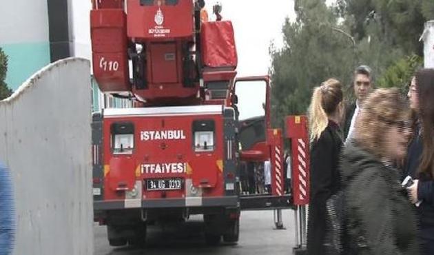 İstanbul'da özel okulda yangın!