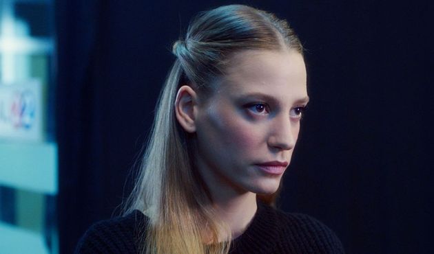 Serenay Sarıkaya'nın makyajsız hali olay yarattı!