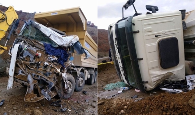 Toprak yüklü kamyon başka bir kamyonun üzerine devrildi...