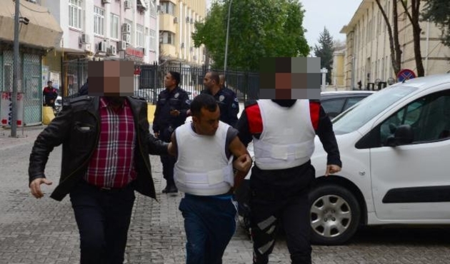 3 yaşındaki çocuğun yanında çırılçıplak yakalandı...
