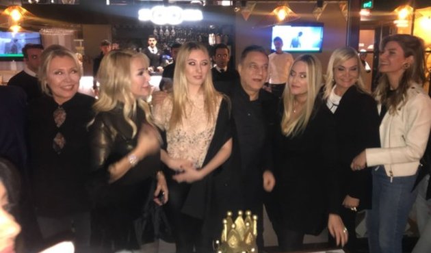 Mehmet Ali Erbil yeni yaşını eski eşleriyle kutladı!