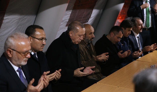 Cumhurbaşkanı Erdoğan'dan şehit ailesine ziyaret...