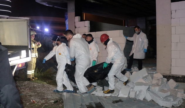 Pendik'te asansör boşluğunda iki ceset bulundu...