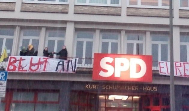Almanya'da PKK yandaşları SPD binasını bastı...