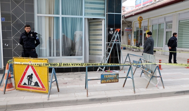 Avukat Emine Gün'ün bürosuna taşlı saldırı...
