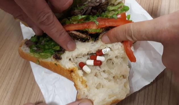 Karakola ekmek arası hap sokmaya çalıştı!