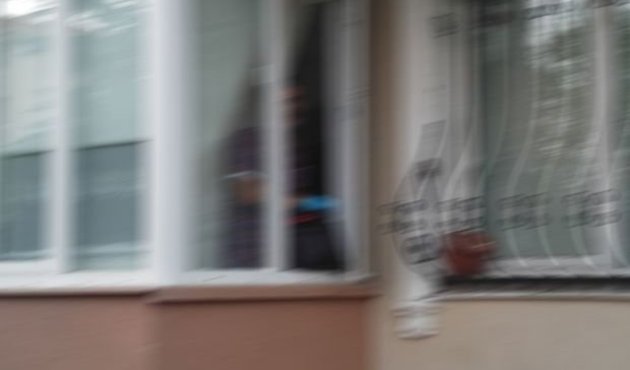 Kız arkadaşının odasına pencereden girdi! Sonu kötü oldu