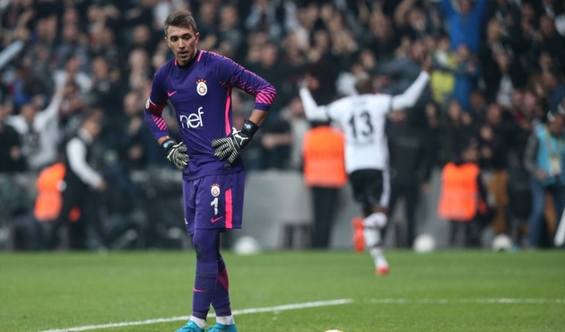 Galatasaray'da Muslera şoku!