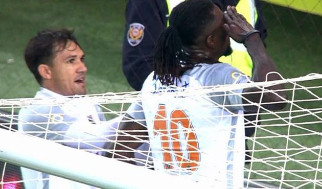 Trabzonspor taraftarı Adebayor'u alkışladı!