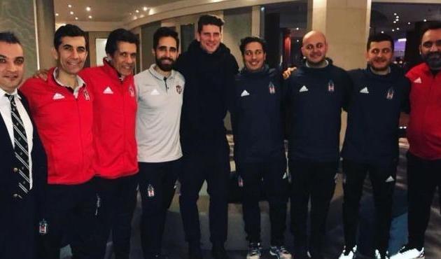 Mario Gomez'den sürpriz...