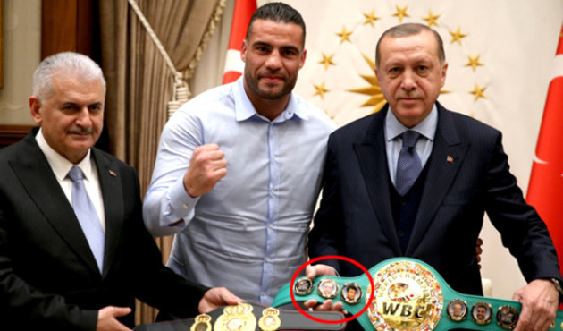 Şampiyonluk kemerini Cumhurbaşkanı Erdoğan'a hediye etti!