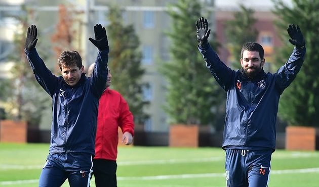 Arda Turan'dan Beşiktaş tezahüratı! /VİDEO