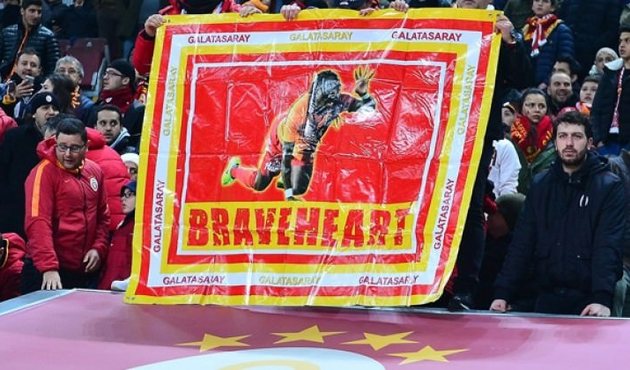 Galatasaray taraftarından Gomis'e destek!