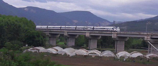 Teller koptu, YHT seferleri durdu