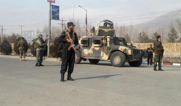 Afganistan'da Taliban karakola saldırdı...